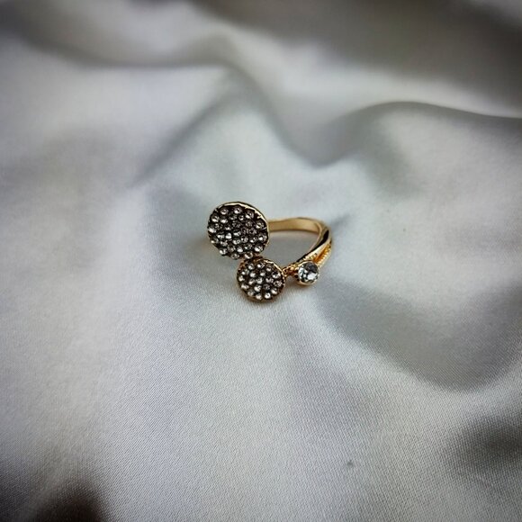 Two Rounds Korean Style Crystal Ring - Picture 3 of 4